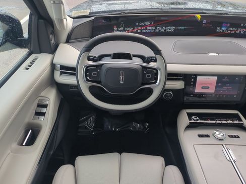New 2025 Lincoln Navigator L Reserve AWD/4WD image 16