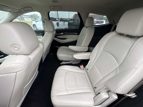 Used 2022 Buick Enclave Essence w/ Sport Touring Edition FWD image 25