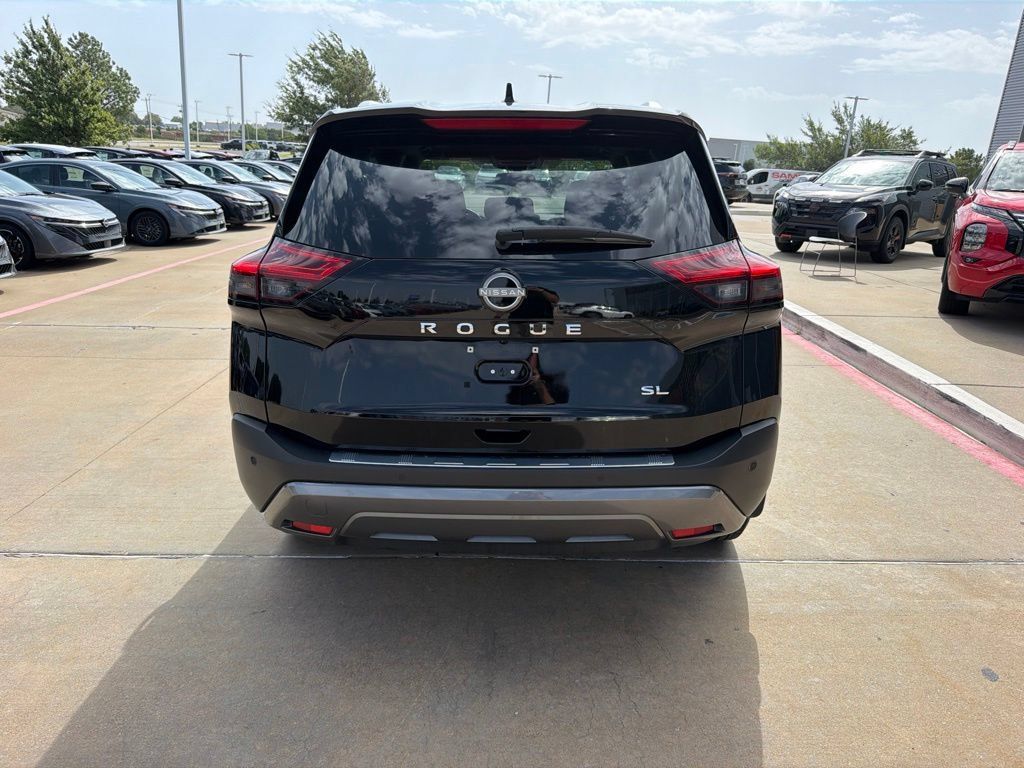 Used 2023 Nissan Rogue SL w/ SL Premium Package FWD image 4