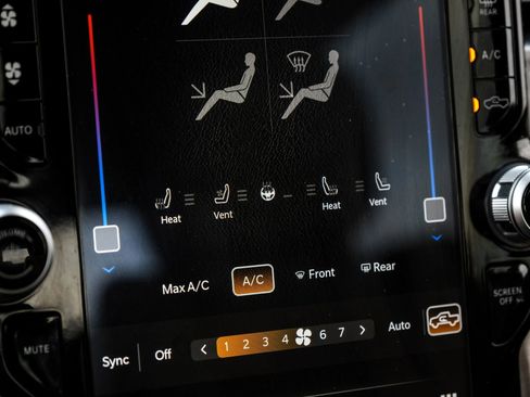 Used 2023 RAM 3500 Limited AWD/4WD image 32