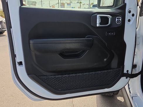 Used 2026 Jeep Gladiator Mojave AWD/4WD image 13