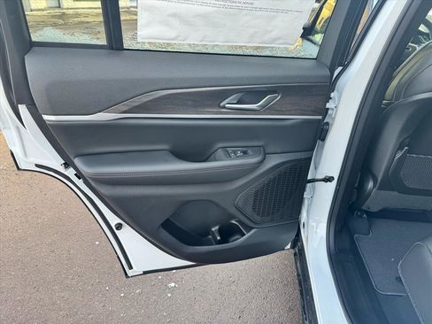 Used 2026 Jeep Grand Cherokee 4WD image 12