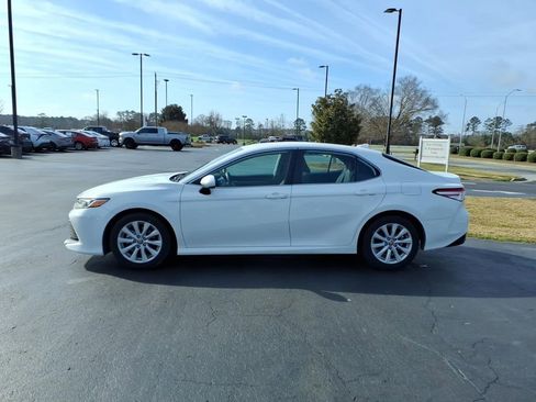 Used 2020 Toyota Camry LE image 6