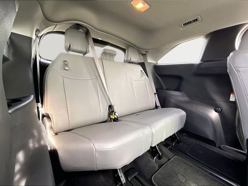 Used 2025 Toyota Sienna XLE image 18