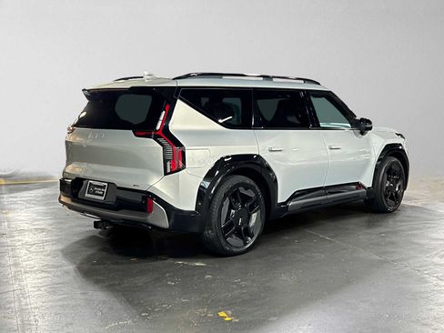Used 2024 Kia EV9 GT-Line AWD/4WD image 3