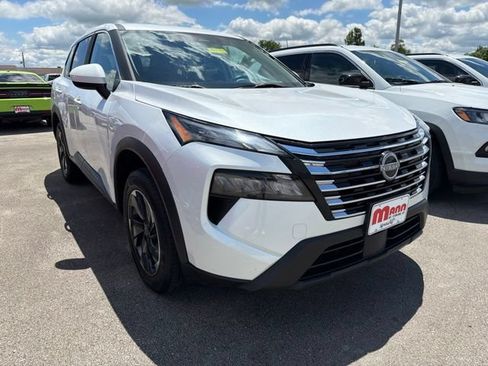 Used 2024 Nissan Rogue SV AWD/4WD image 3