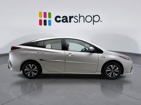 Used 2017 Toyota Prius Prime Premium image 6