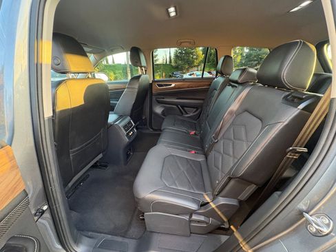 Used 2025 Volkswagen Atlas SE image 29