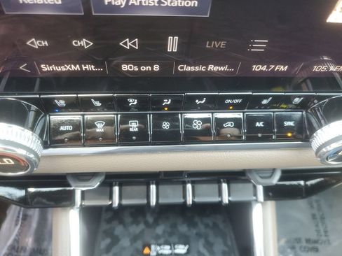 Used 2024 GMC Canyon Denali AWD/4WD image 31