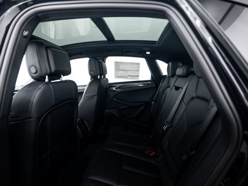 Certified 2026 Porsche Macan AWD/4WD image 22
