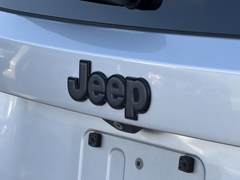 Used 2018 Jeep Renegade Trailhawk AWD/4WD image 4
