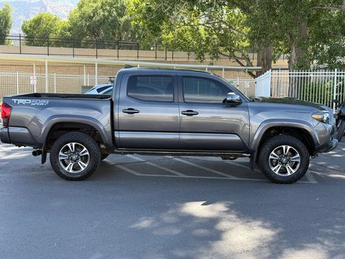 Used 2019 Toyota Tacoma TRD Sport AWD/4WD image 9