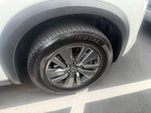 Used 2024 Nissan Pathfinder SV AWD/4WD image 4