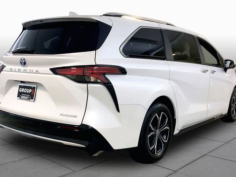 Used 2025 Toyota Sienna Platinum AWD/4WD image 12