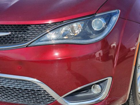 Used 2017 Chrysler Pacifica Touring-L image 7