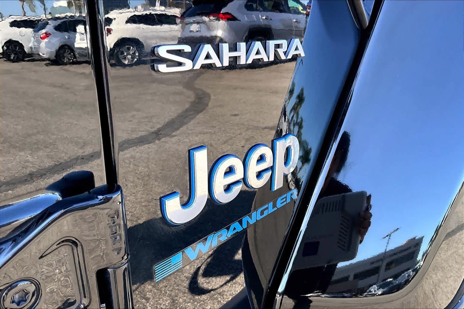 Used 2023 Jeep Wrangler Unlimited Sahara w/ Cold Weather Group AWD/4WD image 9