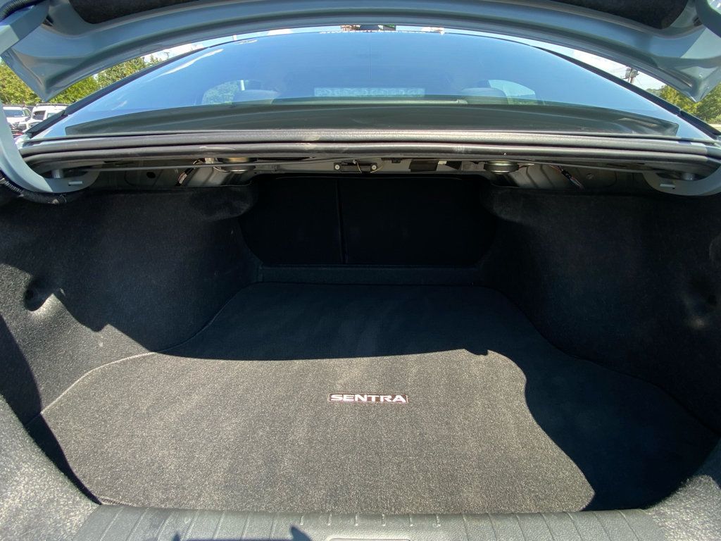 Used 2025 Nissan Sentra SR w/ Midnight Edition FWD image 9