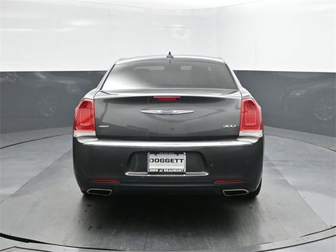 Used 2018 Chrysler 300 Limited w/ Safetytec Plus Group image 8