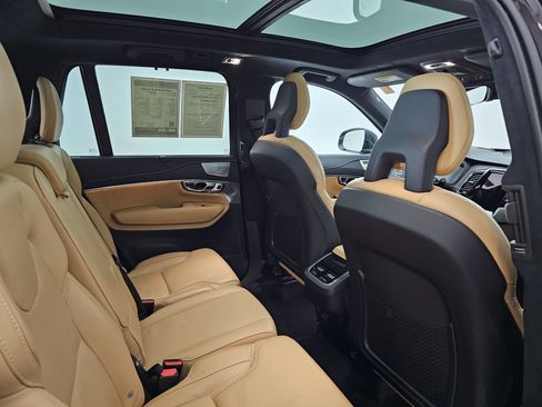Used 2022 Volvo XC90 T6 Inscription w/ Lounge Package image 31