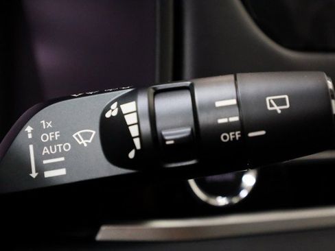 New 2025 Mitsubishi Outlander SE image 12