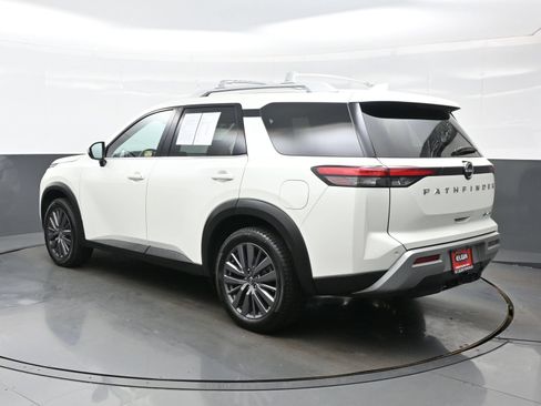 Used 2023 Nissan Pathfinder SL w/ SL Premium Package AWD/4WD image 4