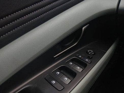 New 2025 Hyundai Elantra Limited FWD image 17
