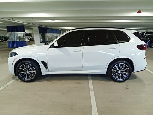 Used 2024 BMW X5 xDrive40i w/ M Sport Package AWD/4WD image 8