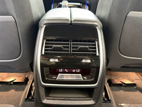 Used 2021 BMW X7 M50i AWD/4WD image 34