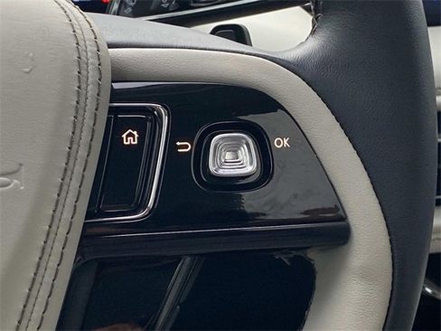 Used 2025 Lincoln Aviator 2WD image 21