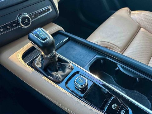 Used 2022 Volvo XC90 T6 Inscription w/ Lounge Package image 34