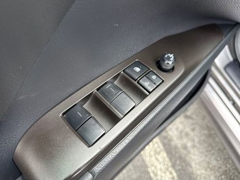 Used 2023 Toyota Camry SE image 19