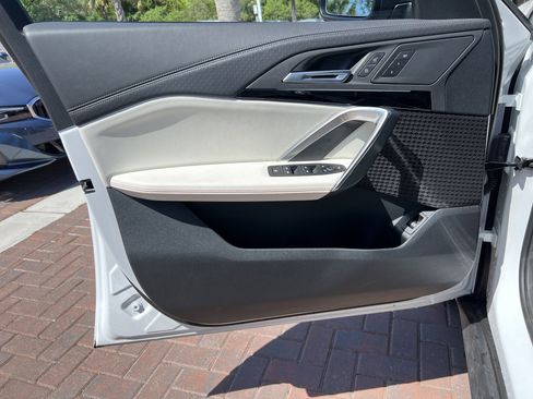 Used 2025 BMW X2 xDrive28i image 14