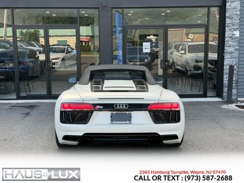 Used 2017 Audi R8 V10 w/ Carbon Exterior Package AWD/4WD image 26