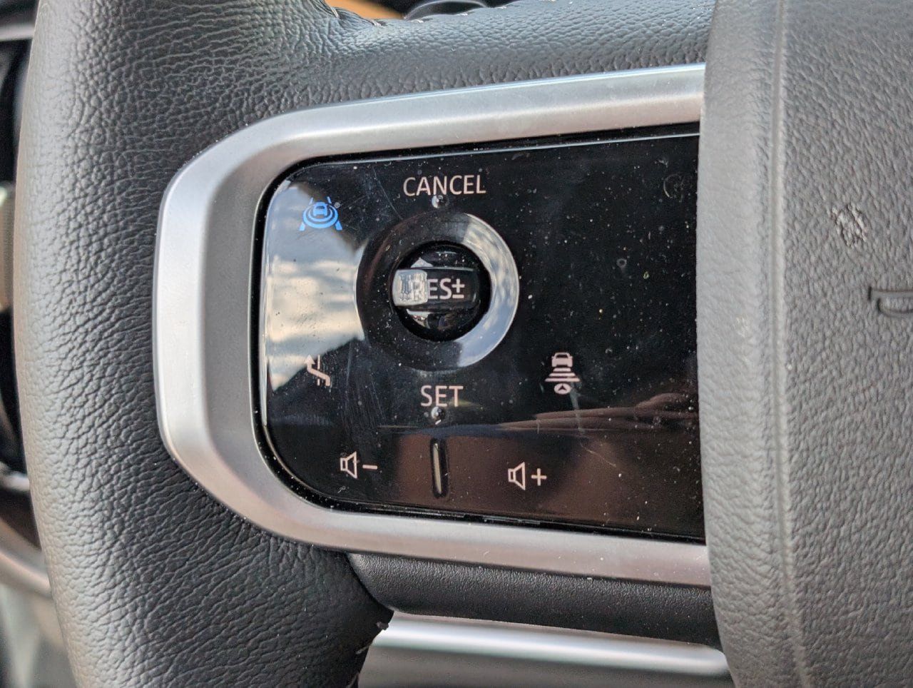 Used 2025 Nissan Armada SL w/ Captain's Chari Seat Package RWD image 21