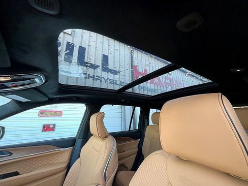 New 2025 Jeep Grand Cherokee Summit image 17