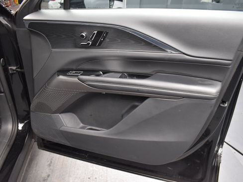 Used 2024 Cadillac Lyriq Luxury image 15