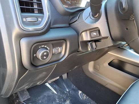 New 2026 RAM 2500 Laramie AWD/4WD image 14