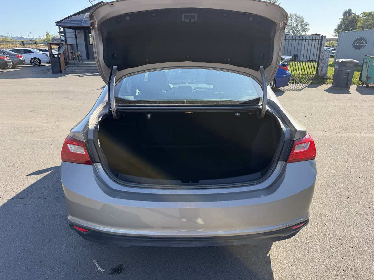 Used 2023 Chevrolet Malibu LT FWD image 19