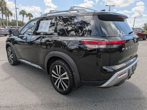 Certified 2024 Nissan Pathfinder Platinum w/ Cargo Package FWD image 6