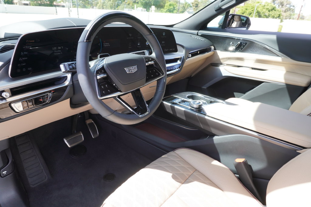 Certified 2026 Cadillac Lyriq Signature Sport w/ Nappa Leather Package RWD image 18