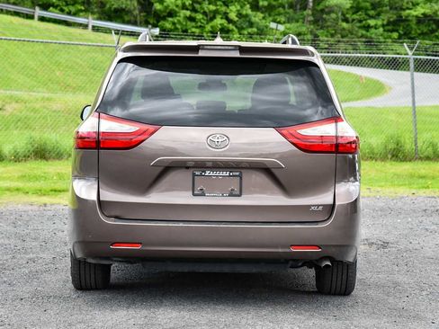 Used 2018 Toyota Sienna XLE FWD image 4
