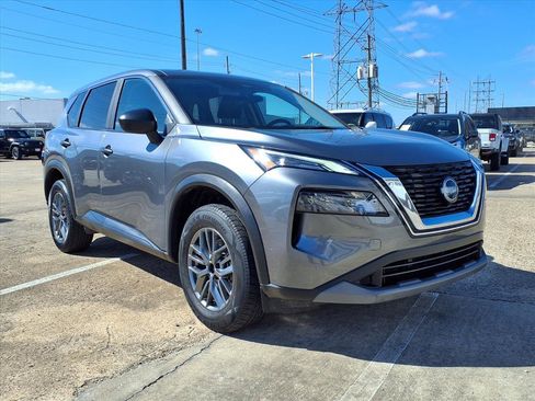 Used 2023 Nissan Rogue S image 2