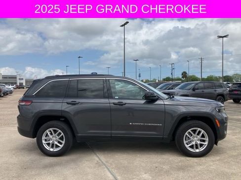 Used 2025 Jeep Grand Cherokee Laredo X RWD image 8