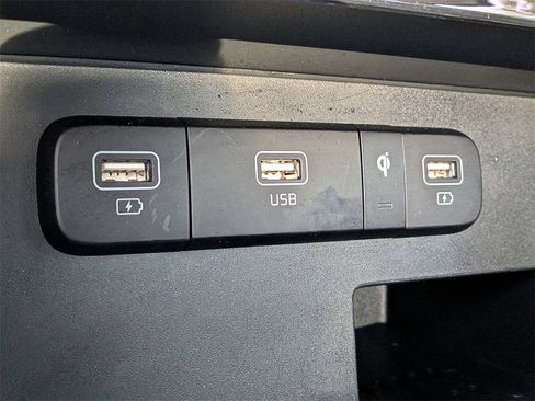 Used 2024 Kia Carnival SX Prestige image 27