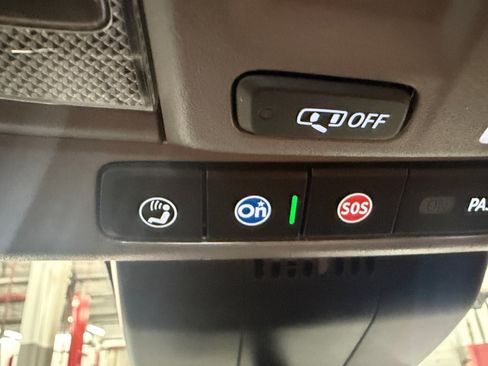 Used 2023 Chevrolet Silverado 1500 LT AWD/4WD image 35
