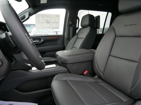 New 2026 GMC Yukon XL Denali w/ Denali Reserve Package image 4
