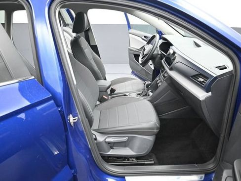 Used 2023 Volkswagen Taos SE w/ Panoramic Sunroof Package FWD image 34