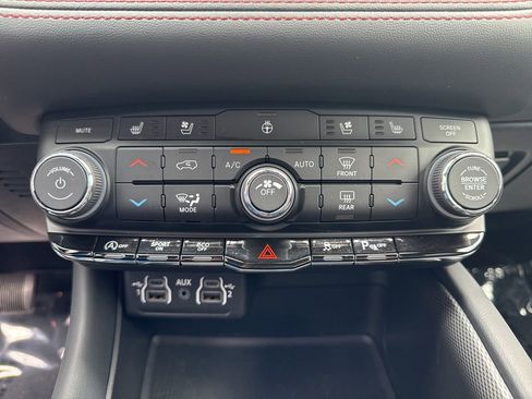 Used 2024 Dodge Durango GT AWD/4WD image 33