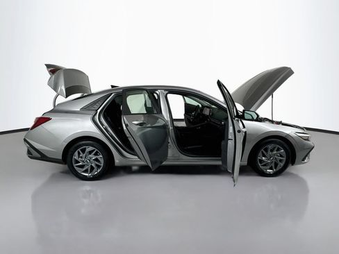 Used 2024 Hyundai Elantra SEL FWD image 20