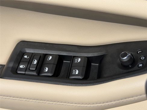 Used 2023 Jeep Grand Cherokee L Limited AWD/4WD image 21